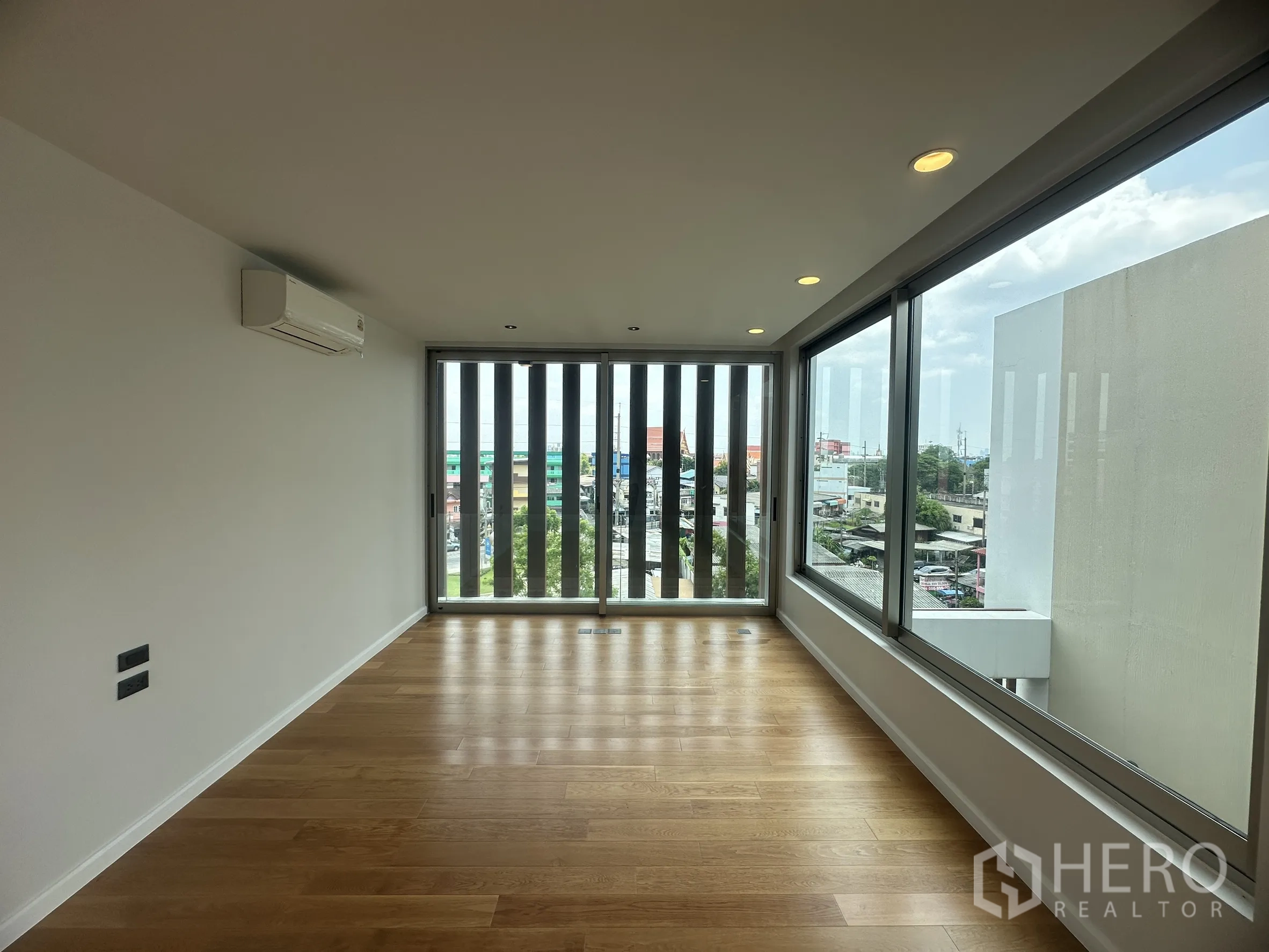 Property Image #5 for property HRE00649