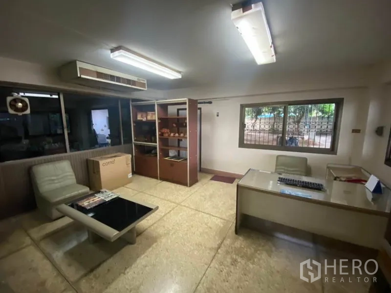 Warehouse for rent in Suan Luang, Bangkok - Simple office room with window, built-in air conditioning and reception seating.