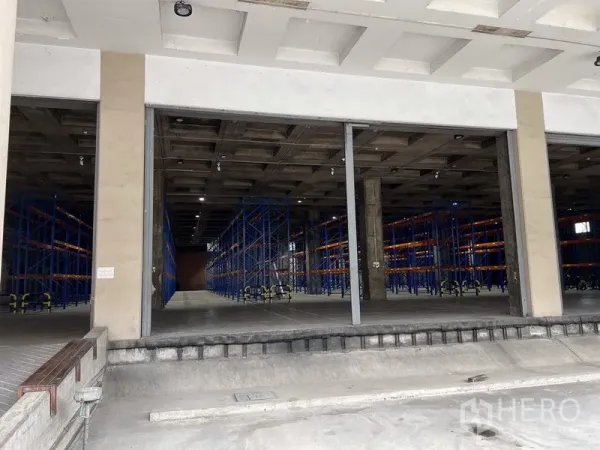 Warehouse for rent in Chatuchak, Bangkok - Multiple loading docks opening to racked warehouse aisles with a raised dock platform in Chatuchak, Bangkok.