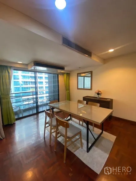 Condominium for rent in Pathum Wan, Bangkok - Bright dining area with wood floors and sliding glass doors opening to a balcony with city views and green curtains.