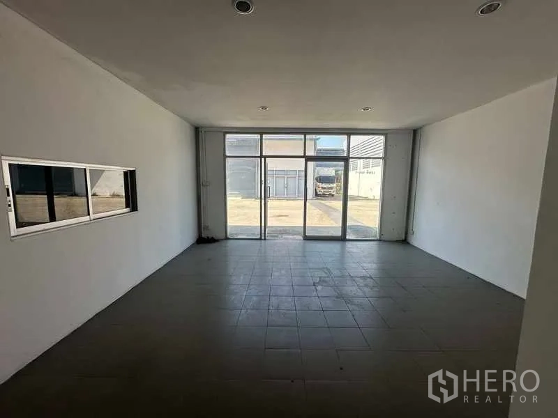 Warehouse for rent in Bang Bua Thong, Nonthaburi - Office room inside the warehouse with glass entrance overlooking the loading yard