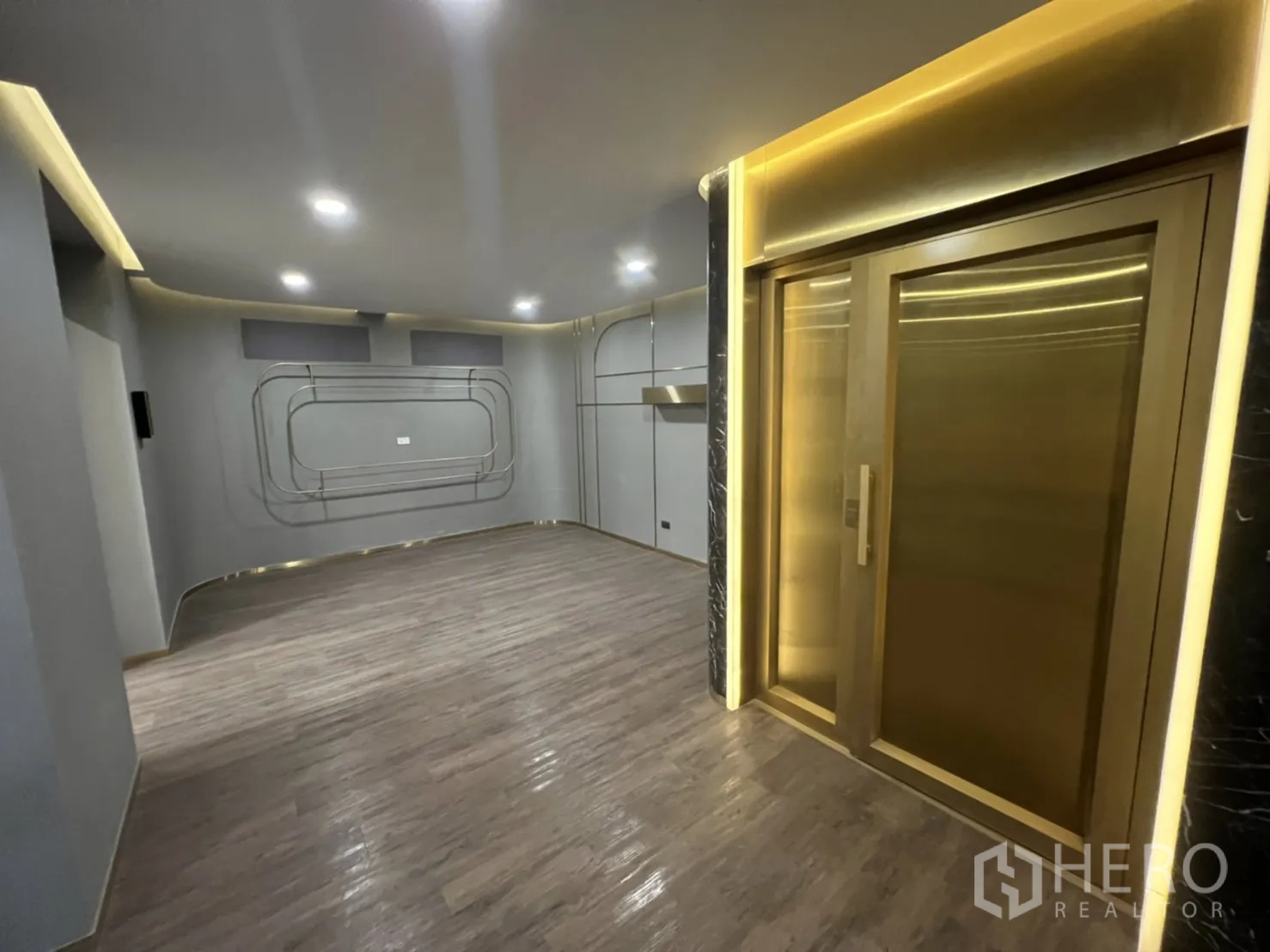 Shophouse for rent in Phra Khanong, Bangkok - Elevator lobby with gold‑framed doors and wood‑look floors.