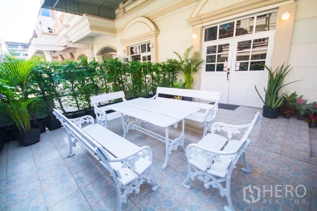 Home Office for rent in Suan Luang, Bangkok - Front patio with white outdoor table set and potted plants for alfresco use.