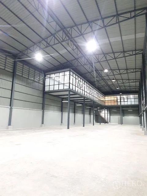 Warehouse for rent in Sai Mai, Bangkok - Side view of steel mezzanine structure with stairs inside the warehouse.