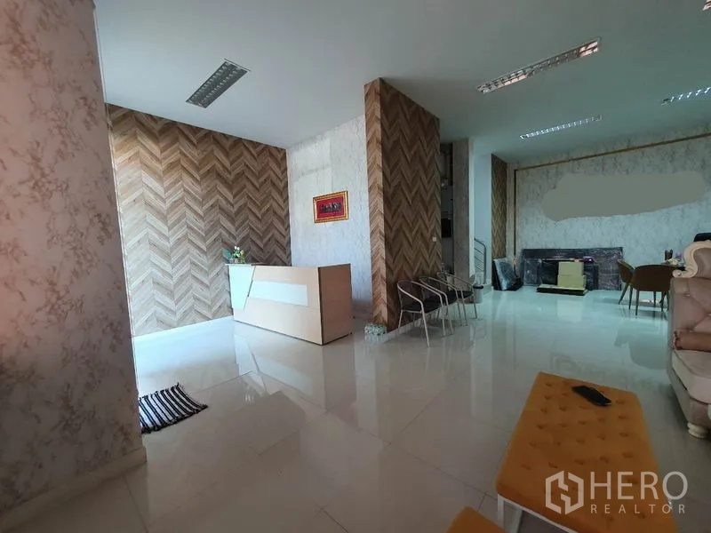 Factory for sale in Lam Luk Ka, Pathum Thani - Small air-conditioned lab or testing room with stainless workstations.
