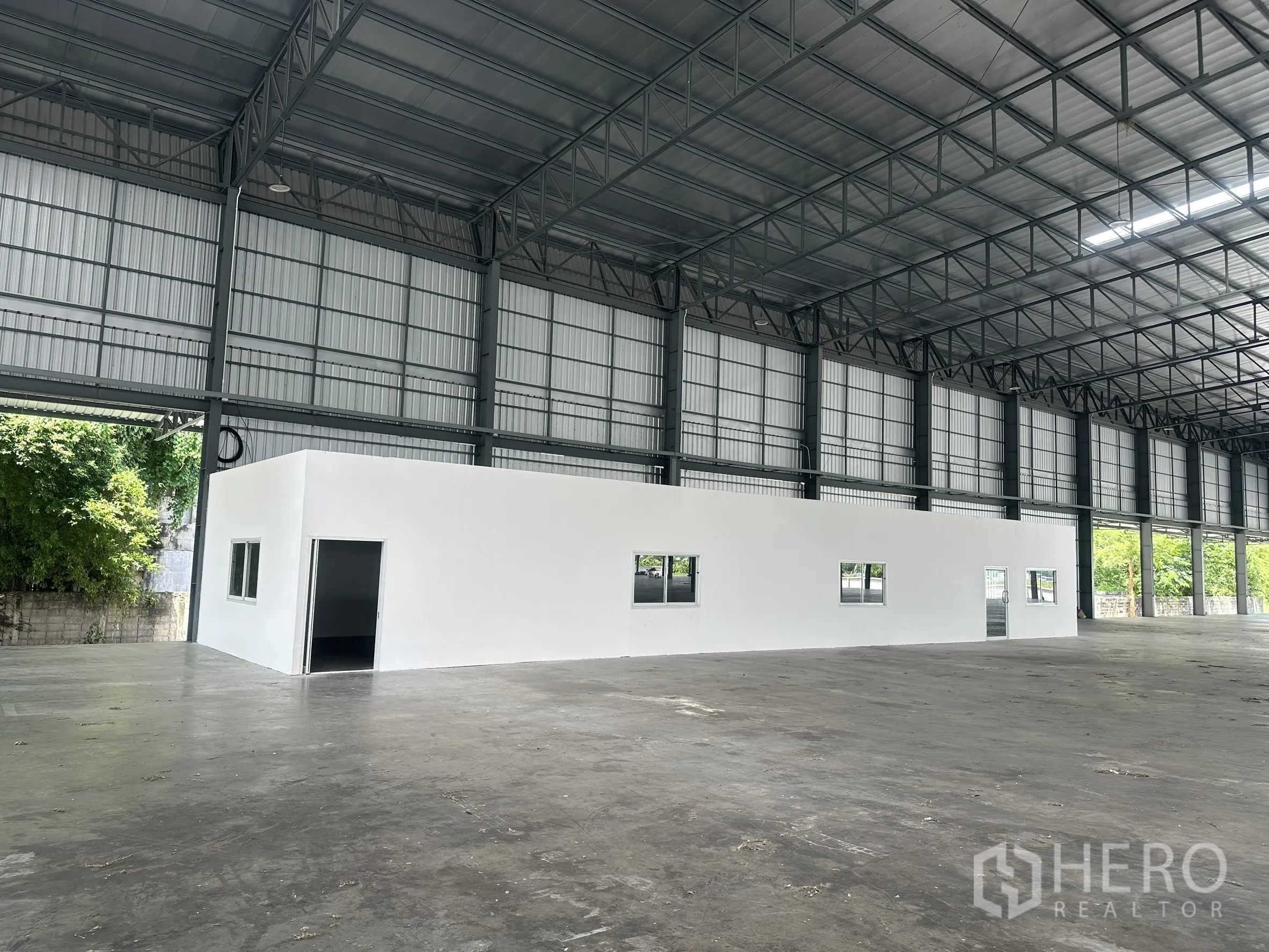 Warehouse for rent in Wang Noi, Phra Nakhon Si Ayutthaya - Close view of the internal office unit with windows and doors inside the warehouse.