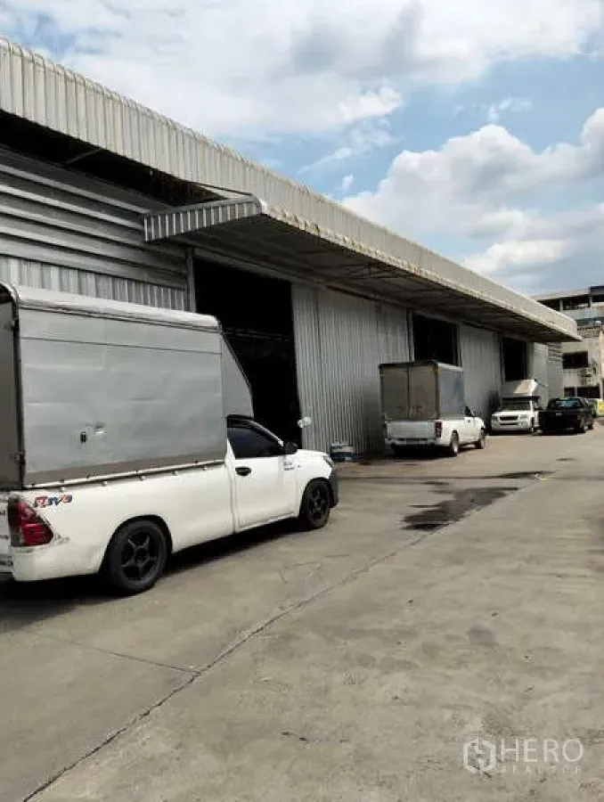 Warehouse for rent in Khlong Sam Wa, Bangkok - Exterior of corrugated metal warehouse in Khlong Sam Wa, Bangkok with loading bays and truck access.