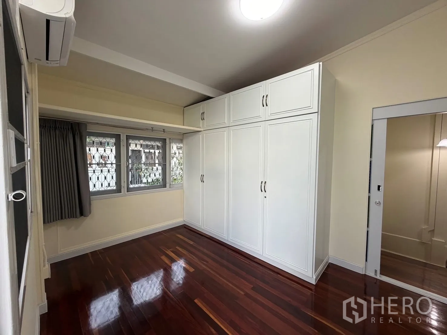 Property Image #5 for property HRE01554