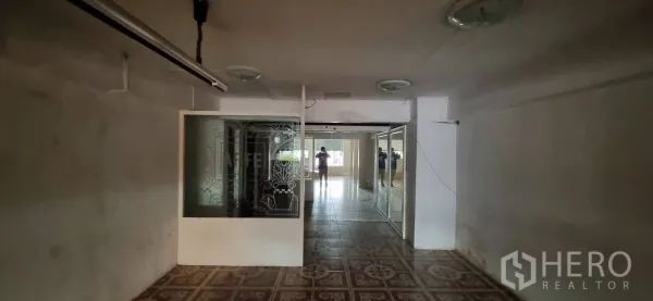 Shophouse for rent or sale in Bangkok - Deep interior room with patterned floor tiles and a decorative etched glass partition.