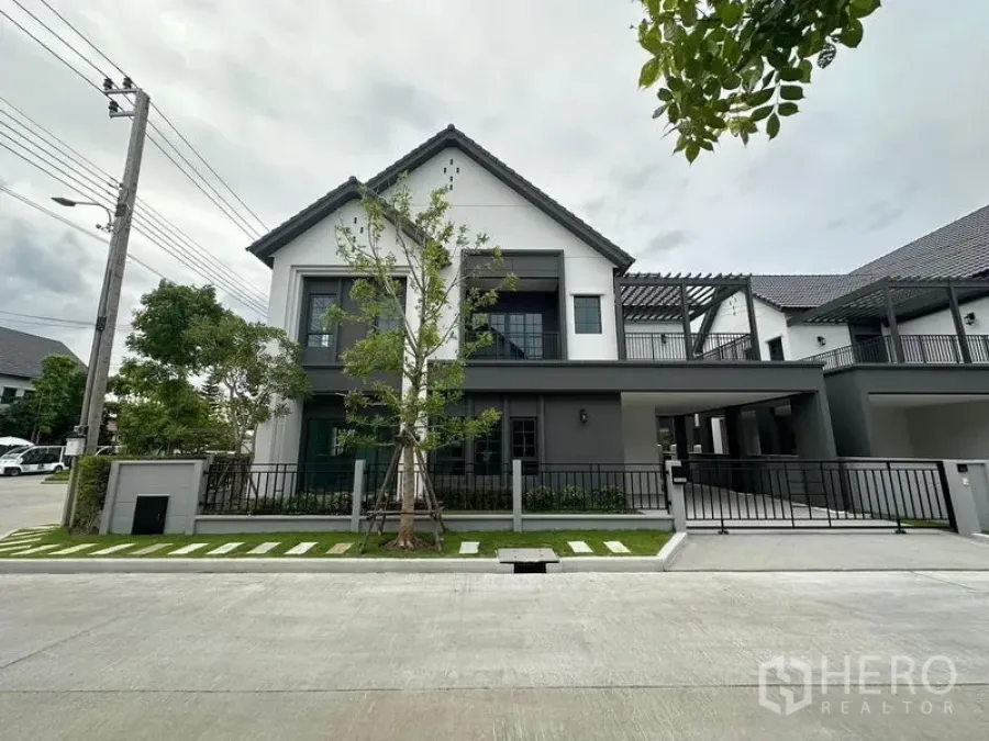 Detached House for rent or sale in Bang Phli, Samut Prakan - Front façade showing driveway, covered parking and landscaped garden