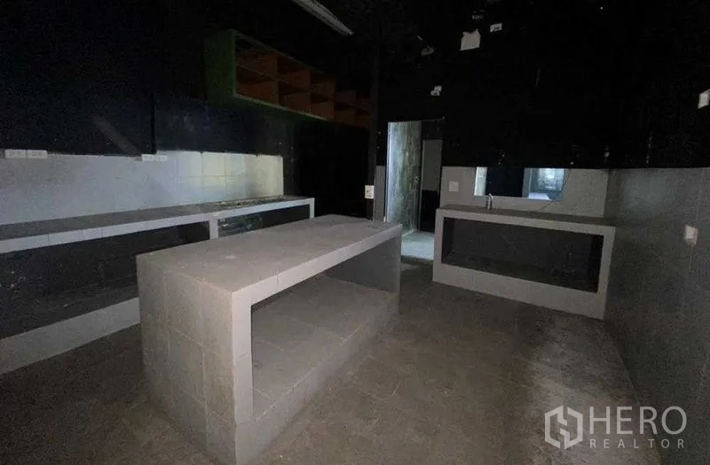 Retail Space for rent in Khlong Toei, Bangkok - Service room with central island workstation, shelving and tiled counters.