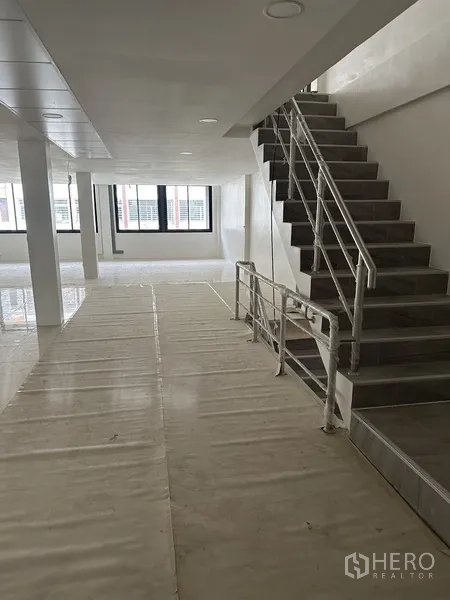Office Space for rent or sale in Huai Khwang, Bangkok - Internal staircase with stainless-steel handrail connecting multiple office floors.