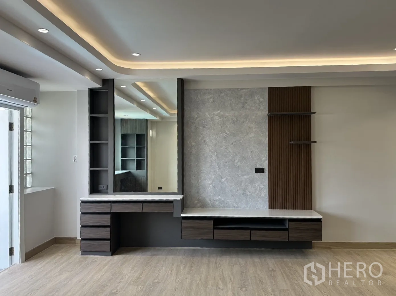 Home Office for rent in Watthana, Bangkok - Room with a built-in vanity and shelving against an accent wall.