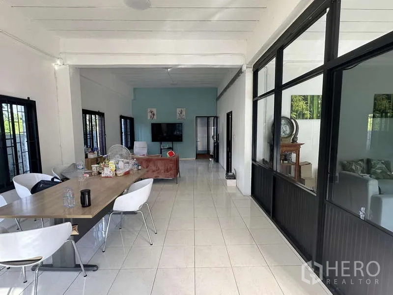 Warehouse for rent in Khlong Sam Wa, Bangkok - Staff multipurpose room with long dining table, chairs and sofa set.