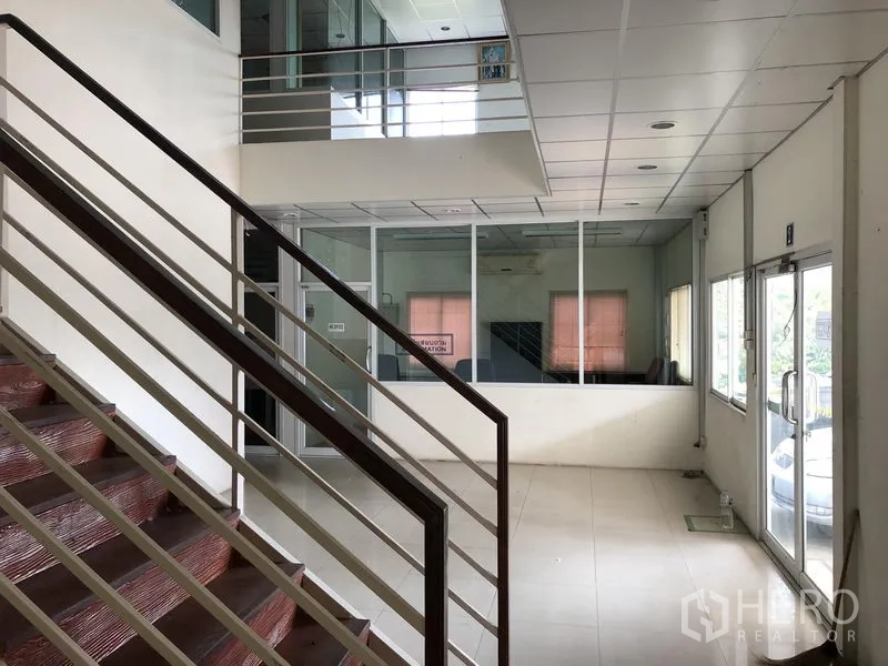 Factory for rent in Phra Nakhon Si Ayutthaya - Office area with stairs and glass‑partitioned rooms allowing natural light and upper‑level access.