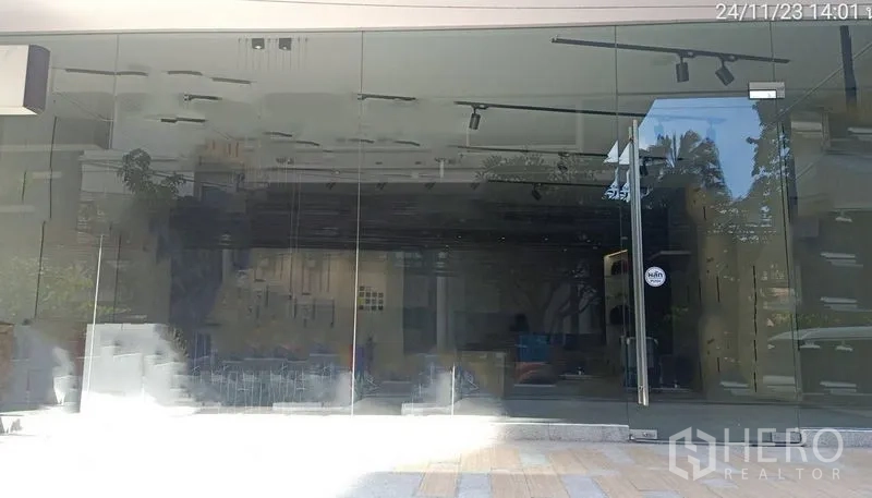 Retail Space for rent in Watthana, Bangkok - Street-front retail unit with full-height glass façade, clear door and ceiling track lighting.