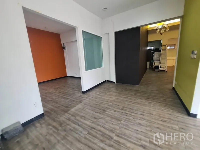 Retail Space for rent in Watthana, Bangkok - Open-plan retail interior with wood-look floors, white walls, and a glass partition.