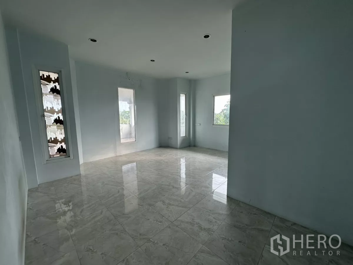 Home Office for rent - Large bedroom showing the entrance to an ensuite bathroom.