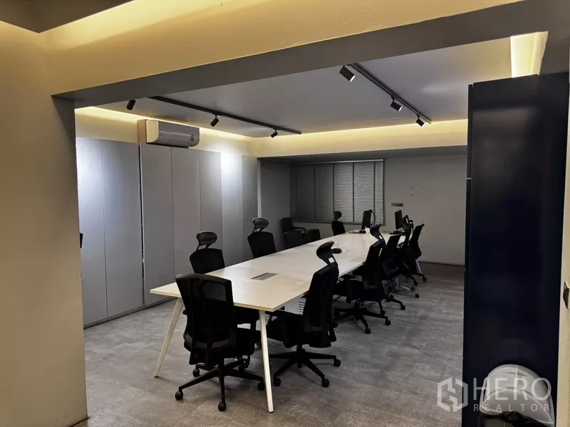 Office Space for rent or sale in Suan Luang, Bangkok - Boardroom with long conference table, ergonomic chairs and whiteboards.
