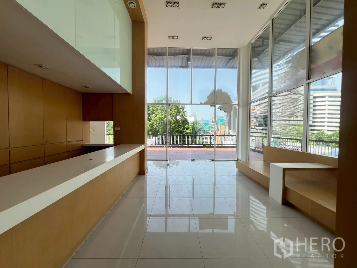 Retail Space for rent in Watthana, Bangkok - Lobby view toward glass doors opening to the large outdoor terrace.