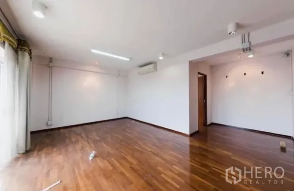 Home Office for rent or sale - Bright multipurpose room with wood floors, air-conditioning and recessed lighting.