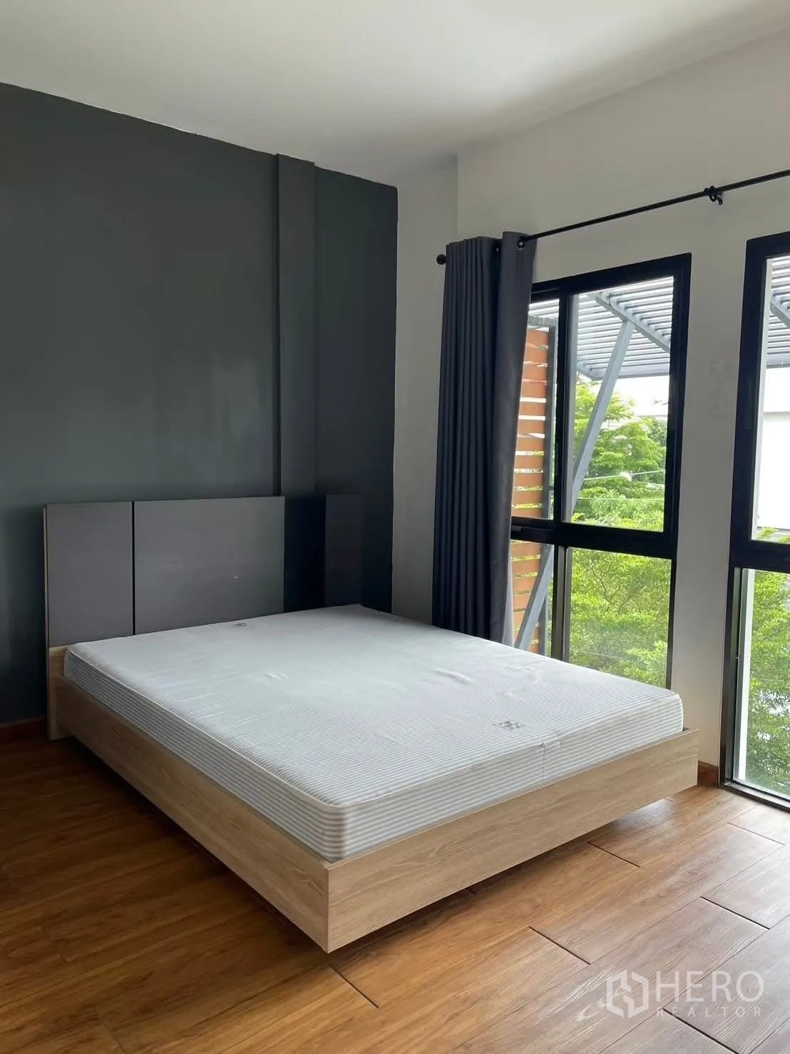 Townhouse for rent in Suan Luang, Bangkok - Another angle of the master bedroom with dual windows and green views.