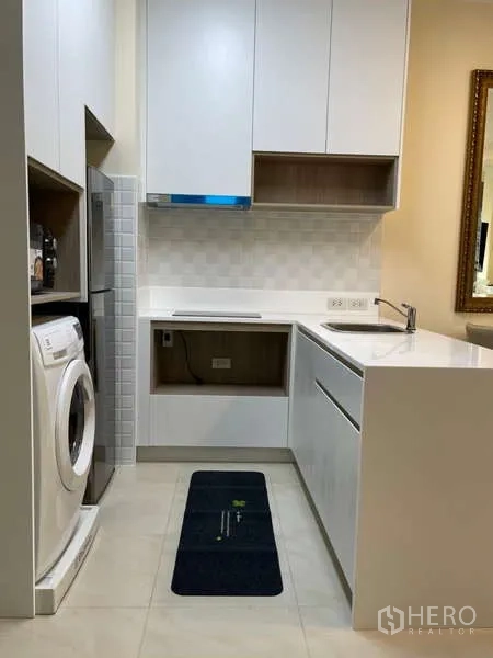Apartment for rent in Khlong Toei, Bangkok - Galley kitchen with quartz countertop and under-mount sink.