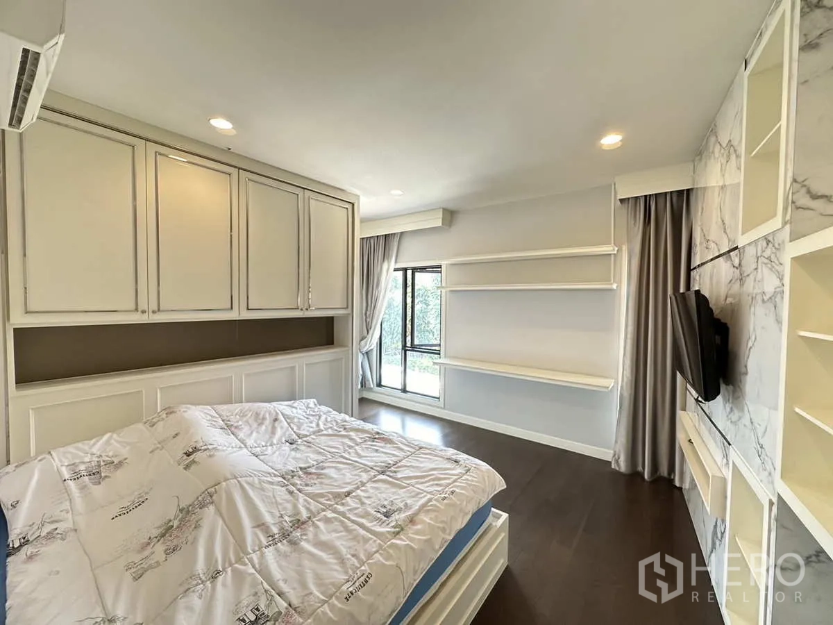 Detached House for rent or sale in Lam Luk Ka, Pathum Thani - Bedroom with large cabinets, floating shelves and balcony access.