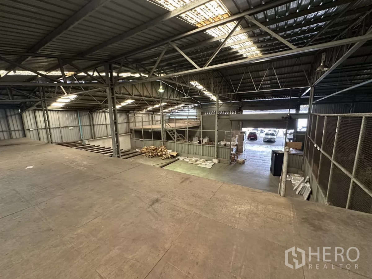 Warehouse for rent in Yan Nawa, Bangkok - View from the mezzanine looking toward the entrance and parking area below.