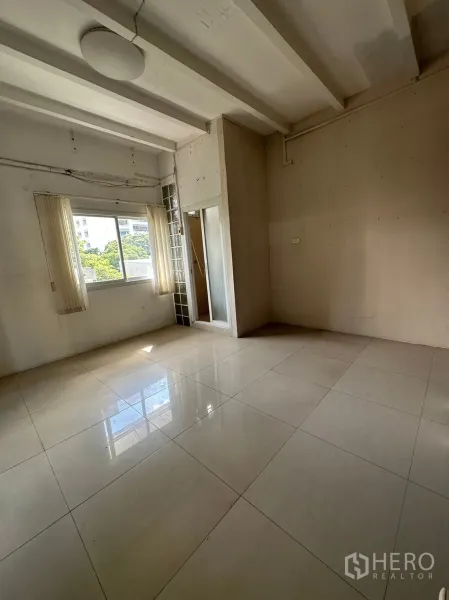 Retail Space for rent in Watthana, Bangkok - Bright tiled room with window and access to a partitioned bathroom