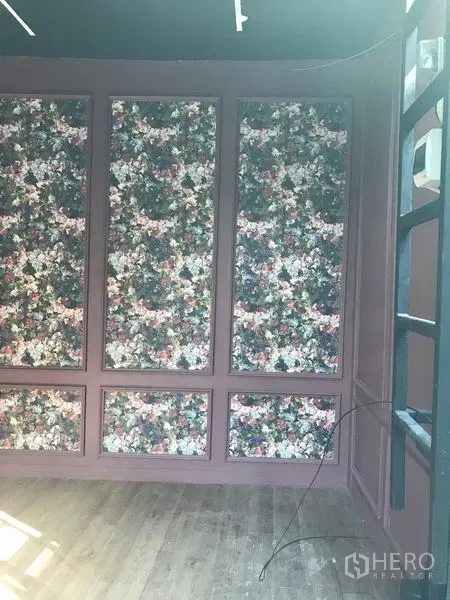 Retail Space for rent in Watthana, Bangkok - Small shop space with decorative floral feature wall, track lighting, and wooden floors.