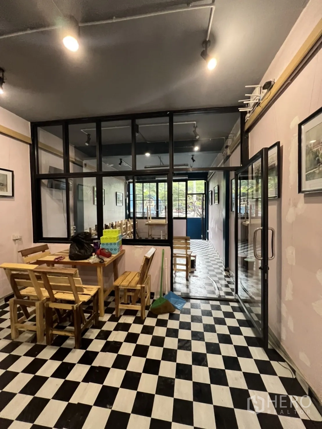 Shophouse for rent in Watthana, Bangkok - Interior room with black-and-white checkerboard floor and glass partition doors.