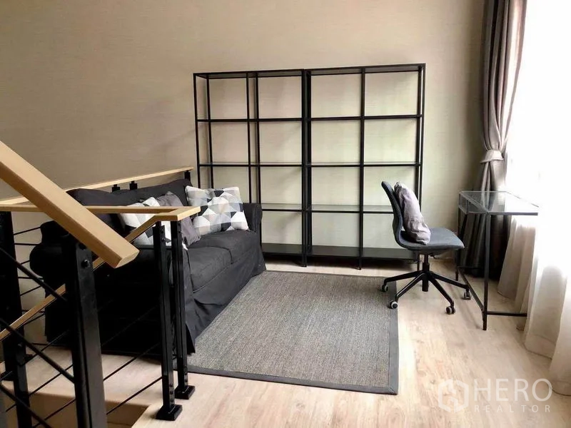 Townhouse for rent in Suan Luang, Bangkok - Mezzanine lounge and home office with sofa, metal shelving, desk and a large window in a Suan Luang townhouse.