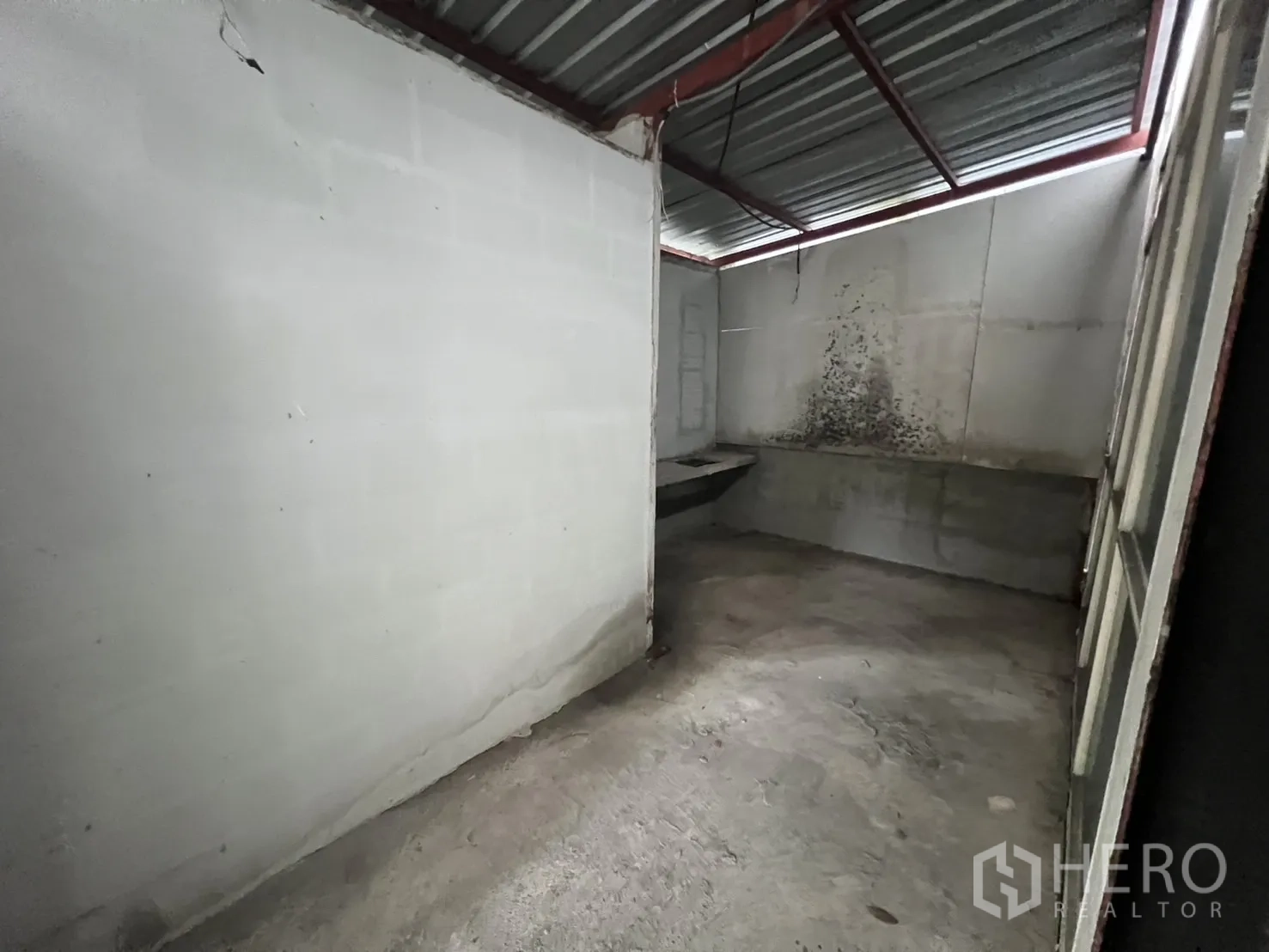 Retail Space for rent in Watthana, Bangkok - Upper level room with triangular window and timber floor.