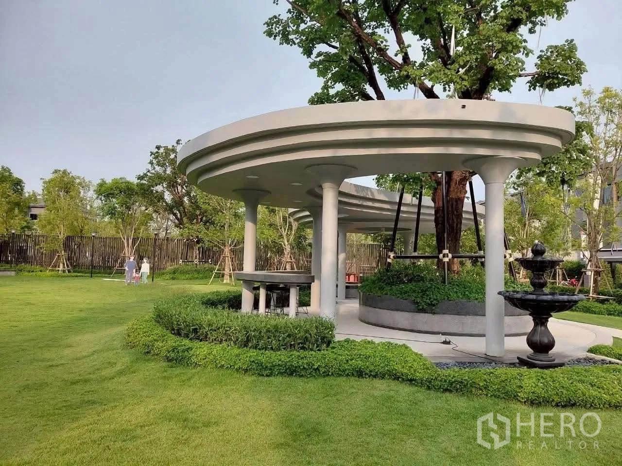 Townhouse for rent in Bang Phli, Samut Prakan - Landscaped garden with a curved pavilion and fountain.