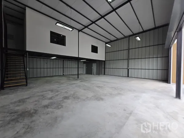Warehouse for rent - High-ceiling warehouse interior with steel structure, mezzanine and polished concrete floor.