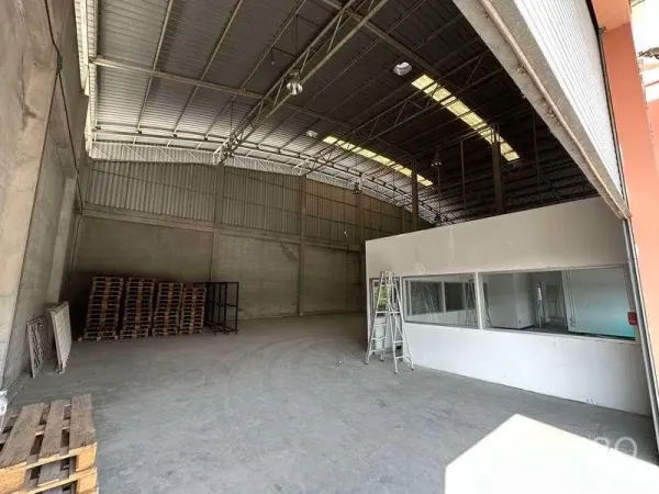 โรงงาน ให้เช่าในBang Phli, Samut Prakan - มุมจัดเก็บพร้อมพาเลต ถัดจากออฟฟิศกระจก