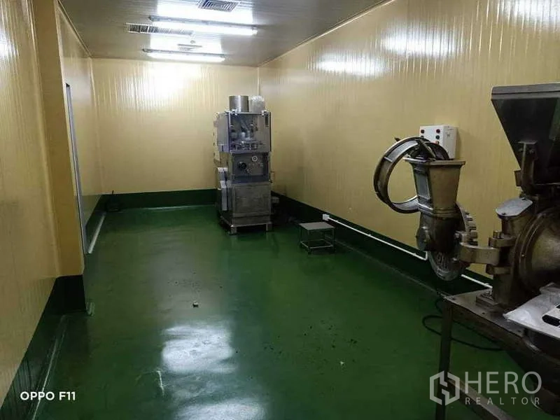 Warehouse for rent or sale in Mueang Samut Sakhon, Samut Sakhon - Food-processing room featuring industrial machinery and power outlets.