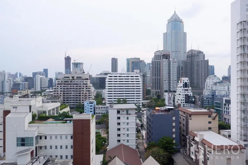 Condominium for rent in Khlong Toei, Bangkok - Balcony city skyline view over Sukhumvit with high-rise buildings.