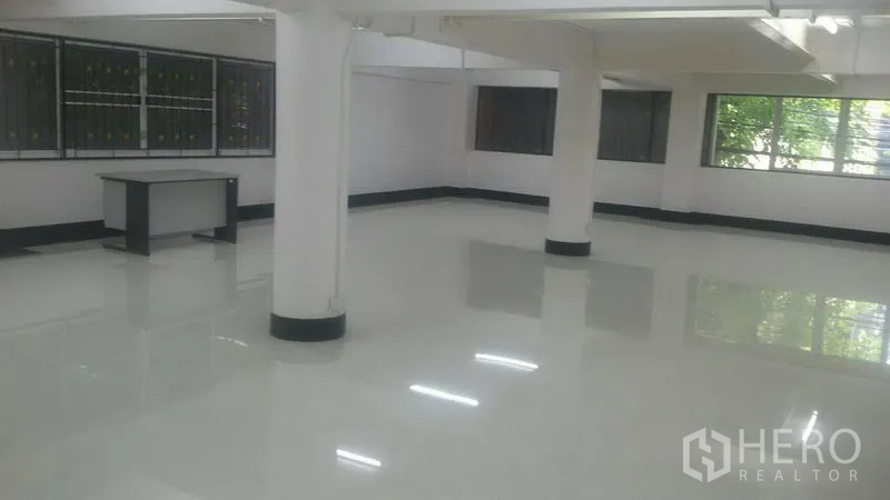 Office Space for rent in Sathon, Bangkok - Bright open-plan office floor with glossy white tiles, columns, and multiple windows.