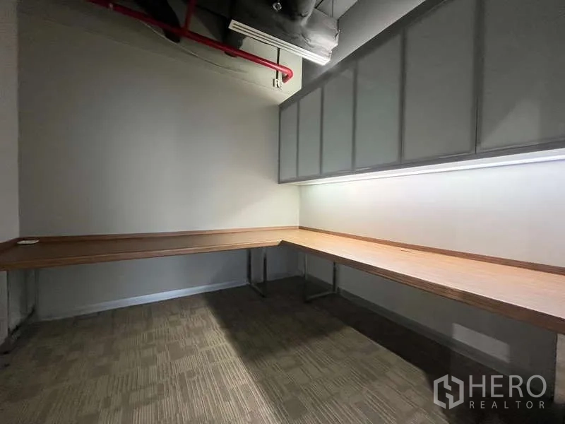 Office Space for rent in Watthana, Bangkok - Quiet corner room with L-shaped worktop, under-cabinet lighting and frosted upper cabinets.