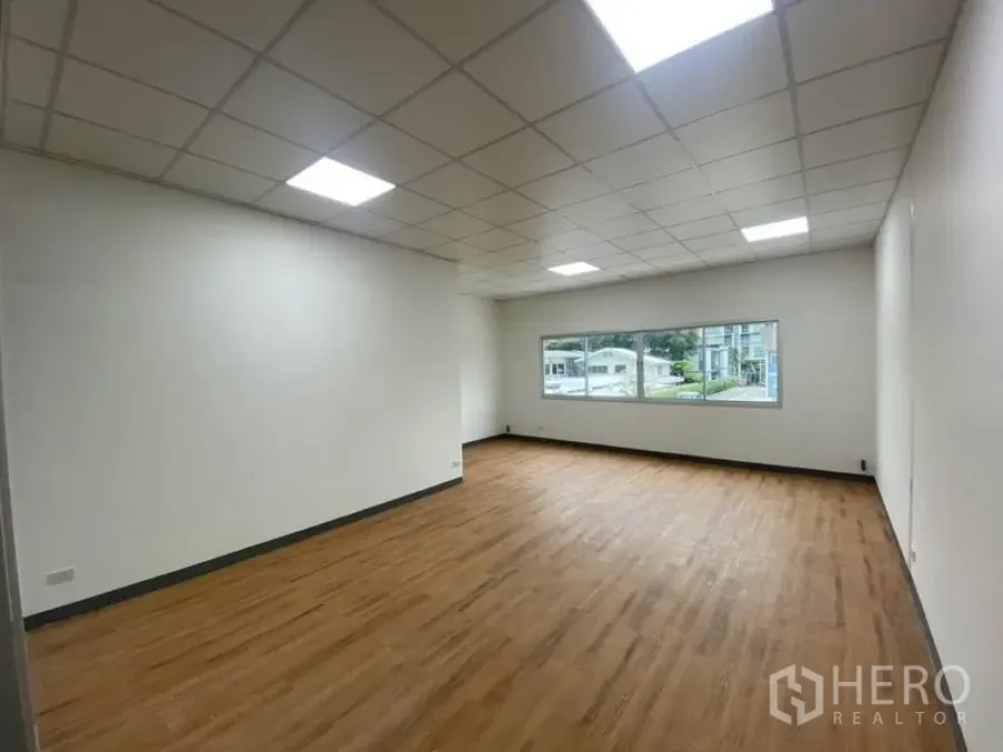 Featured image for For rent Retail Space 58 sqm in Phra Khanong, Khlong Toei, Bangkok