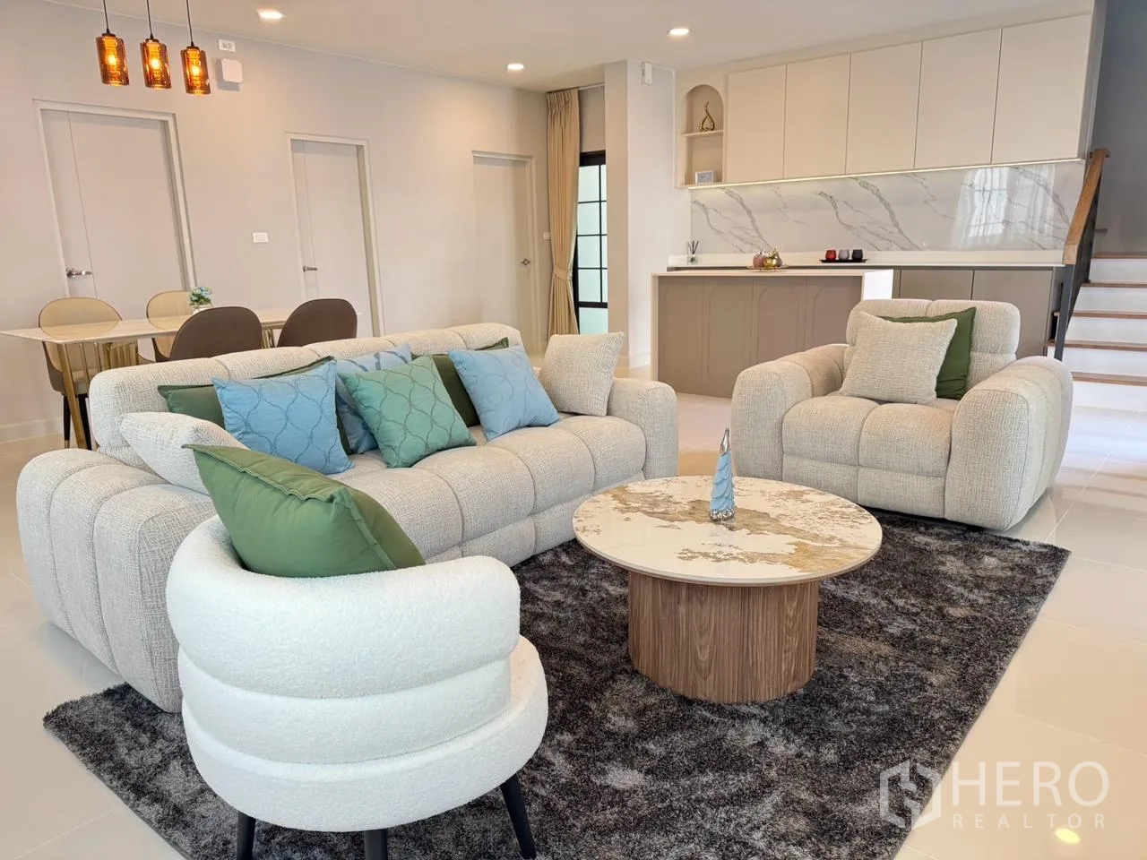 Detached House for rent in Bang Phli, Samut Prakan - Living area with plush sofa set and round coffee table on a rug.