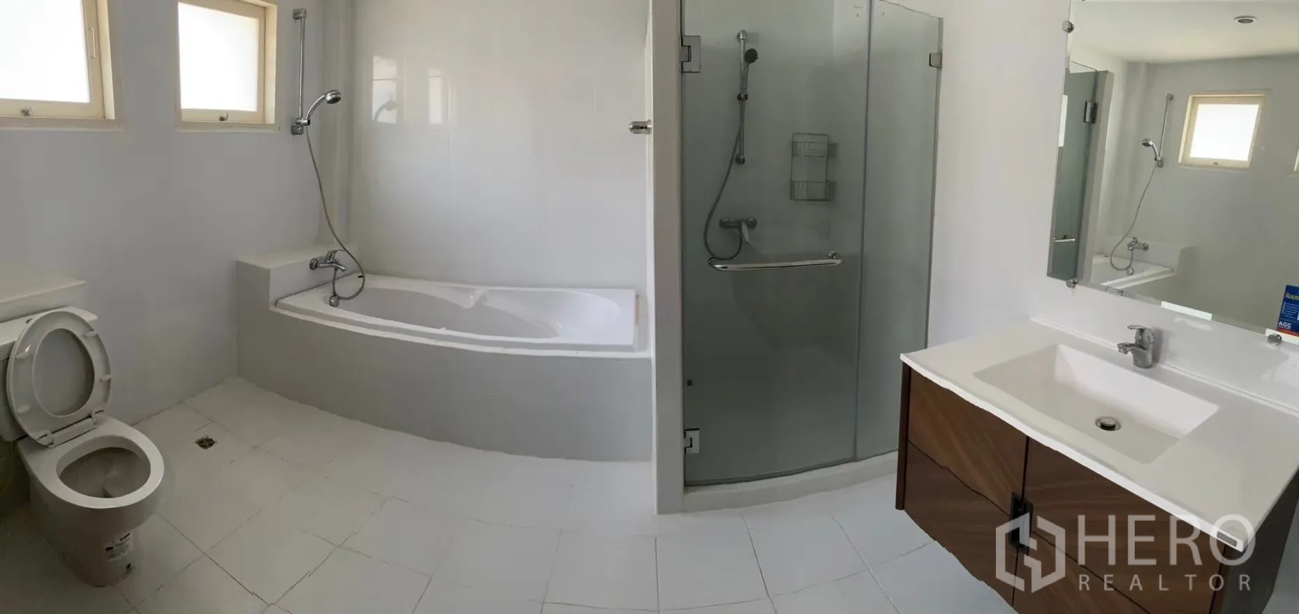 独立式住宅 出租在Watthana, Bangkok - 泰式厨房另一角，花岗岩台面与油烟机