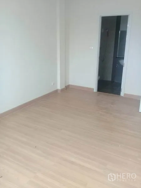 Home Office for rent in Bang Na, Bangkok - Bedroom with ensuite access and wood laminate floor, ready for fit-out.