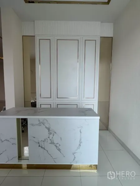 Factory for sale in Lam Luk Ka, Pathum Thani - Reception area featuring a marble-look counter with gold trim and paneled wall.