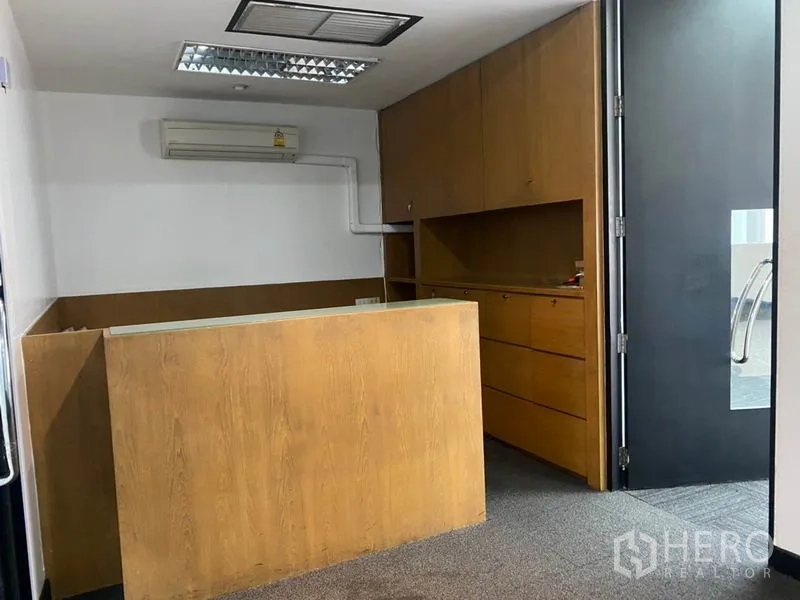 Office Space for rent in Din Daeng, Bangkok - Open office zone with sheer blinds and skyline view beyond the balcony.