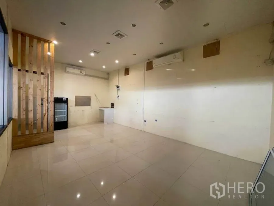 Featured image for For rent Retail Space 38 sqm in Khlong Tan Nuea, Watthana, Bangkok BTS Phrom Phong