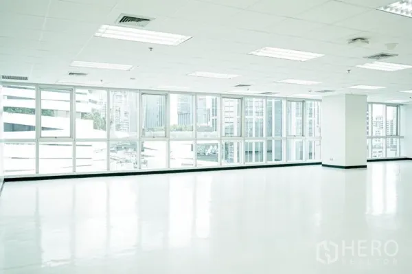 Office Space for rent in Watthana, Bangkok - Open-plan office featuring panoramic windows bringing abundant natural light.