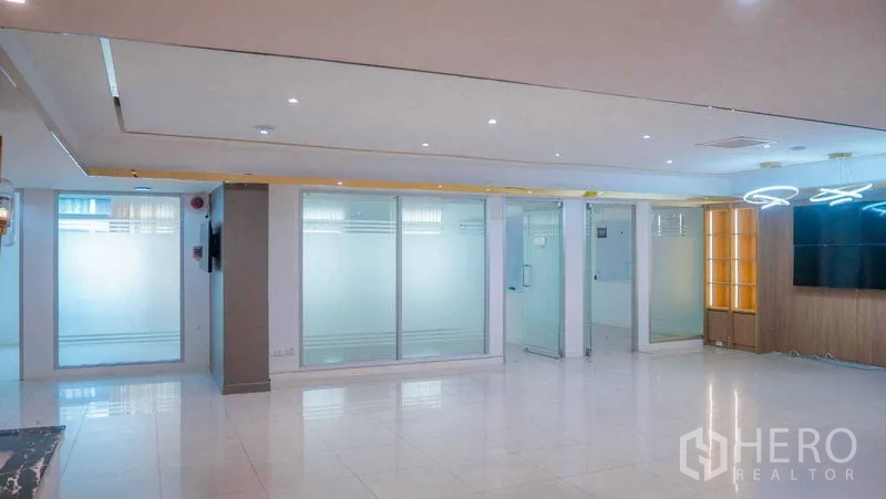 Office Space for rent in Chatuchak, Bangkok - Wide office floor featuring multiple enclosed rooms behind frosted glass and ceiling spotlights.